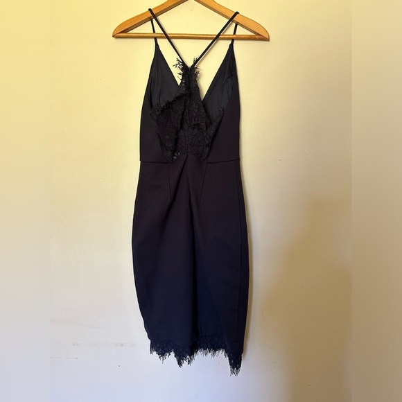 ASTR The Label Midi Dress S V-Neck Stretch Sleeveless Navy Blue Lace Hem Dateout - Picture 3 of 10